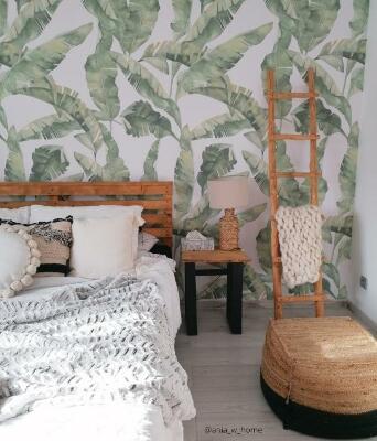 Fototapet Un moment de răgaz în umbra unei banane