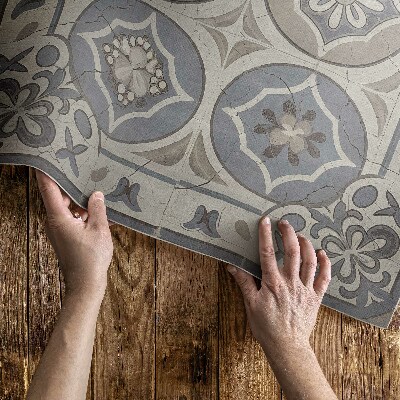 Covor de vinil acasă Flori pe plăci ceramice retro