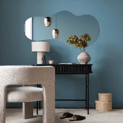Oglindă cu formă neregulată și design modern