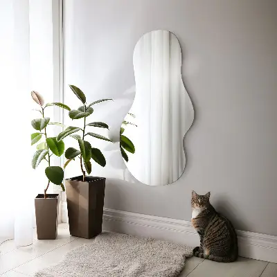 Oglindă cu formă neregulată și design modern