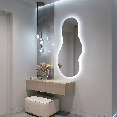 Oglindă organică suspendată cu iluminare LED și formă unică