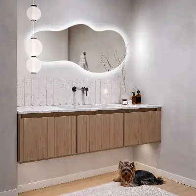 Oglindă organică suspendată cu iluminare LED și formă unică