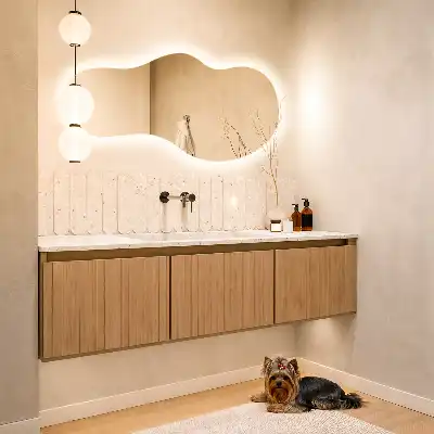Oglindă organică suspendată cu iluminare LED și formă unică