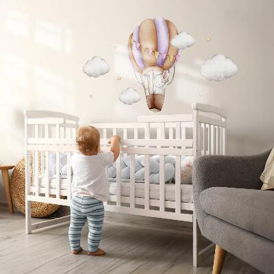 Autocolant de perete 80x94 Călătoria cu balonul unui șoarece în nori pastel