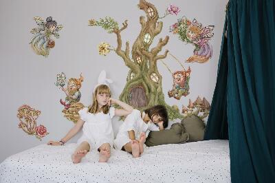 Autocolant de perete 80x83 Creaturi din pădure și o casă în copac pastel