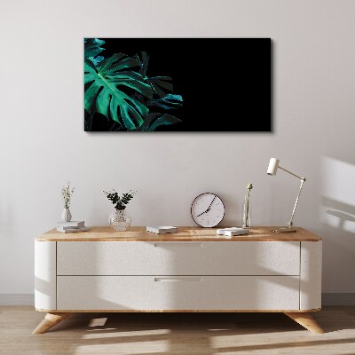 Tablou canvas Frunze verzi pe fond negru