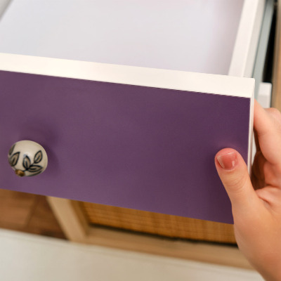 Autocolant mobila Violet puternic