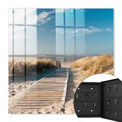 O plajă liniștită cu dune