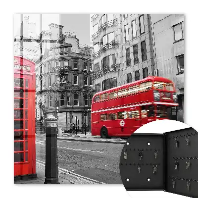Contrastul londonez cu cutia roșie