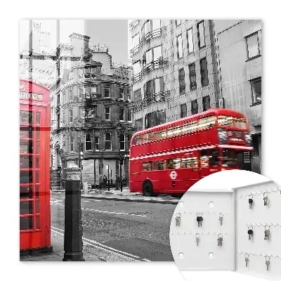 Contrastul londonez cu cutia roșie
