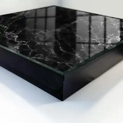 Model de marmură alb-negru