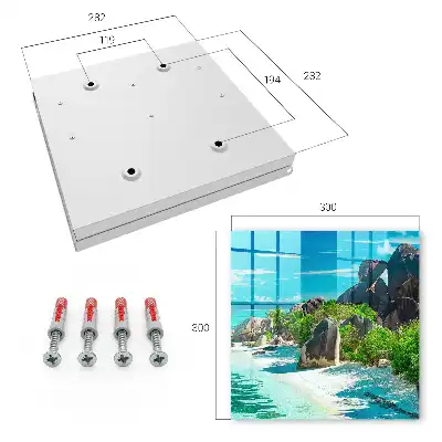 O plajă tropicală cu verdeață luxuriantă