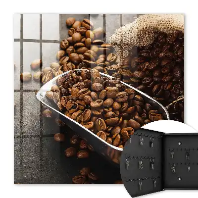Boabe de cafea într-un polonic metalic