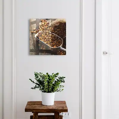 Boabe de cafea într-un polonic metalic