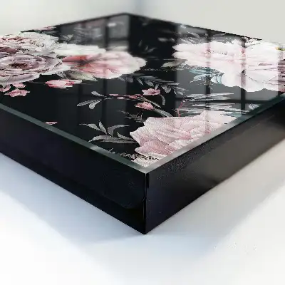 Farmec floral pe un fundal întunecat