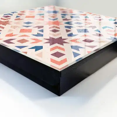 Model geometric în culori calde