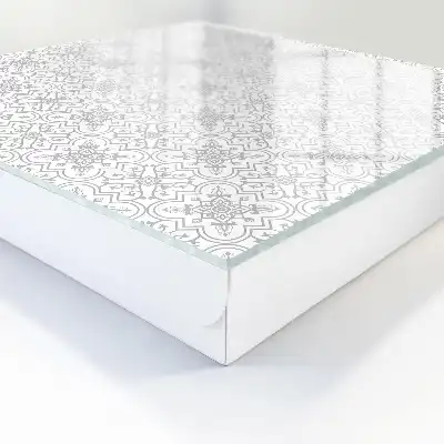 Model geometric pe fundal alb