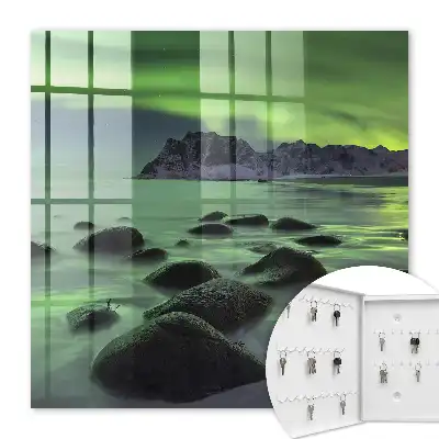 Aurora boreală pe coasta stâncoasă