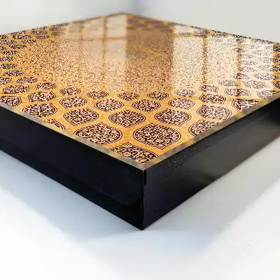 Ornament geometric plin de detalii