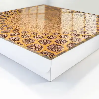 Ornament geometric plin de detalii
