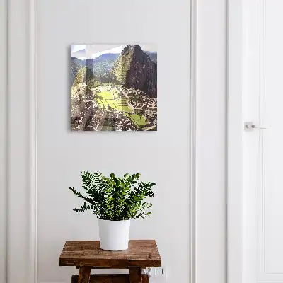Oraș de munte cu clădiri din piatră
