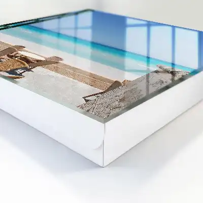 Relaxare pe malul mării, în marea albastră