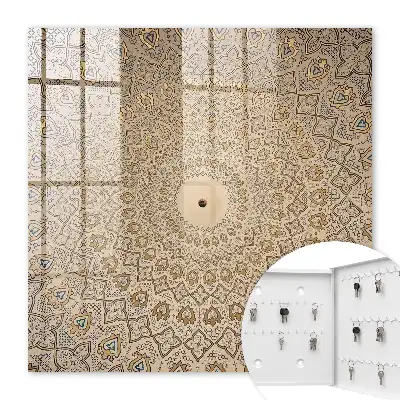 Mandala ornamentată a simetriei și eleganței