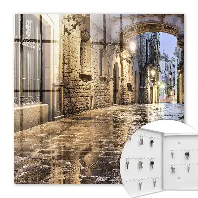 O stradă nocturnă plină de lumină