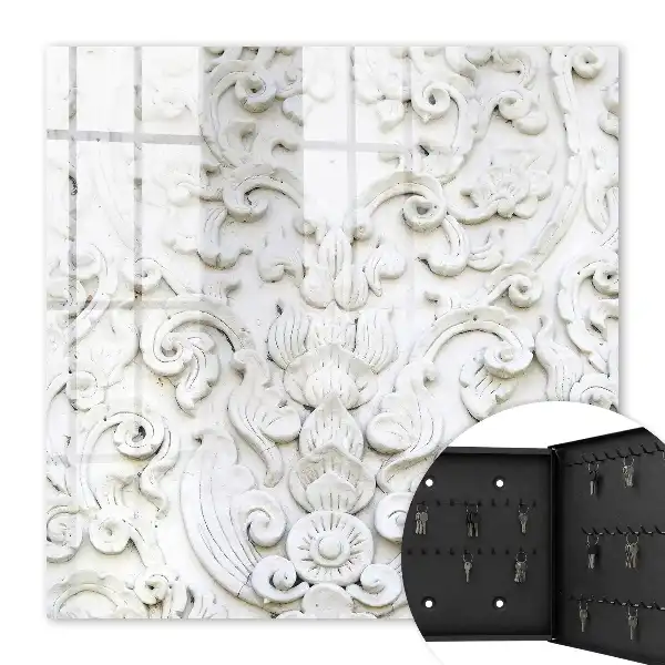 Ornamente albe în forme fine