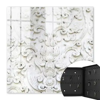 Ornamente albe în forme fine
