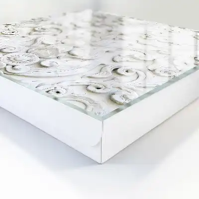 Ornamente albe în forme fine