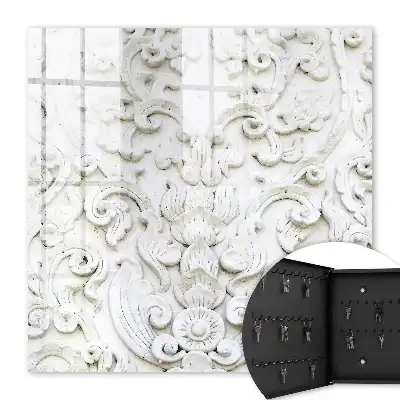 Ornamente albe în forme fine