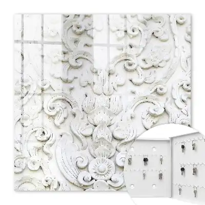 Ornamente albe în forme fine