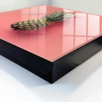 Ananas exotic cu fundal roz