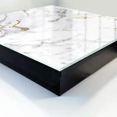 Model minimalist de marmură cu vene