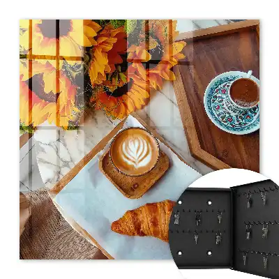 Croissant cu cafea la momentele de dimineață