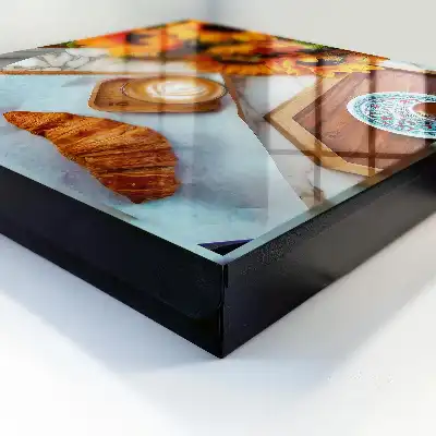 Croissant cu cafea la momentele de dimineață
