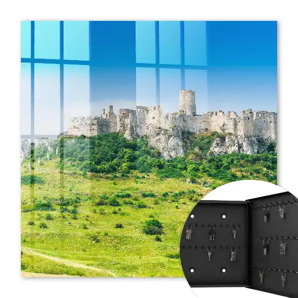 Castel de piatră cu cer albastru