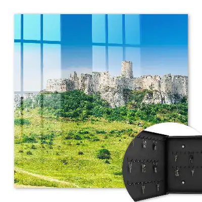 Castel de piatră cu cer albastru