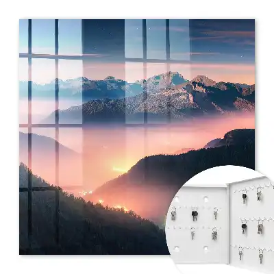Panoramă montană cu luminile orașului