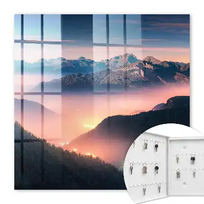 Panoramă montană cu luminile orașului