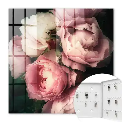 Farmec floral pe fundalul întunecat
