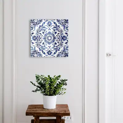 Ornament floral pe fundal alb
