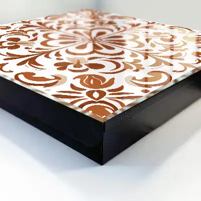 Model ornamental cu motive florale
