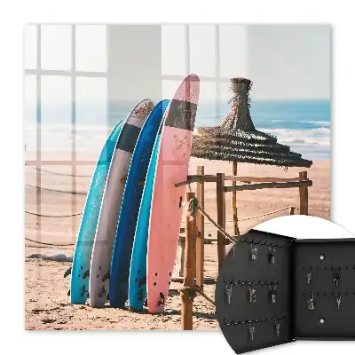 Placi de surf pe plajă cu cer albastru