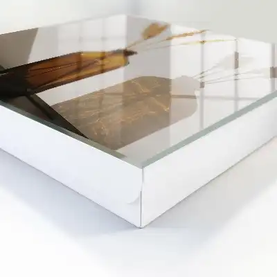 O sticlă de cereale în stil minimalist