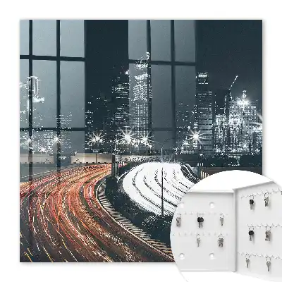 O noapte urbană cu lumini strălucitoare