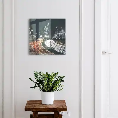 O noapte urbană cu lumini strălucitoare