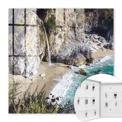 Coastă frumoasă cu stânci