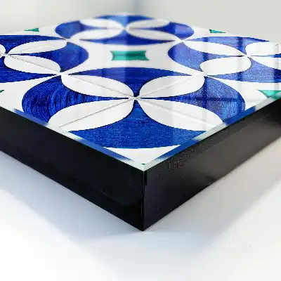 Motiv geometric în tonuri albastru-verzui